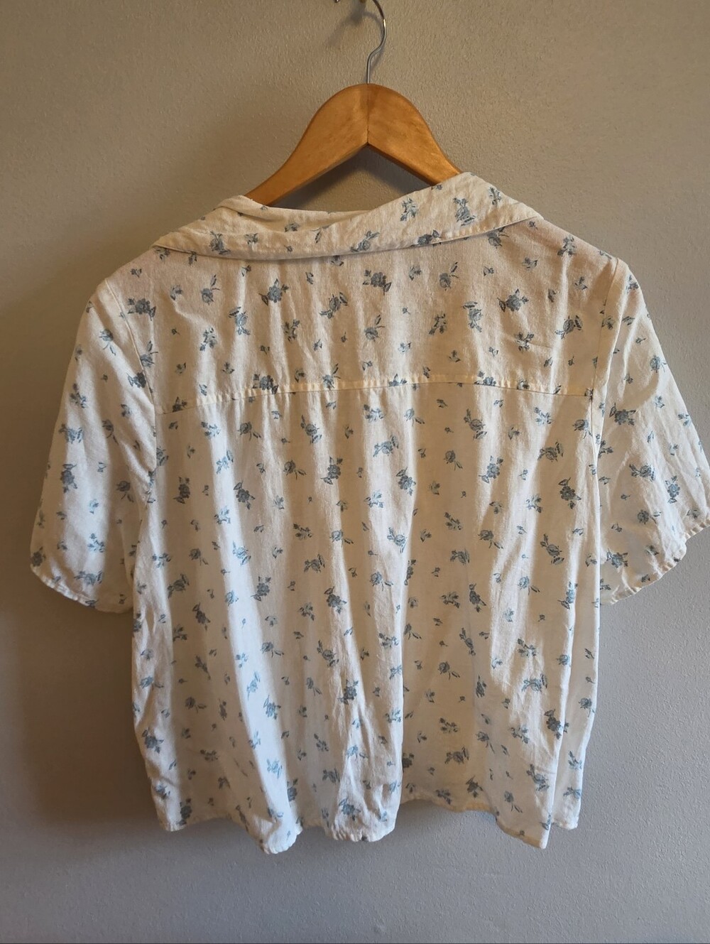 Abound Cream Floral Short Sleeve Button-Up Top sz M